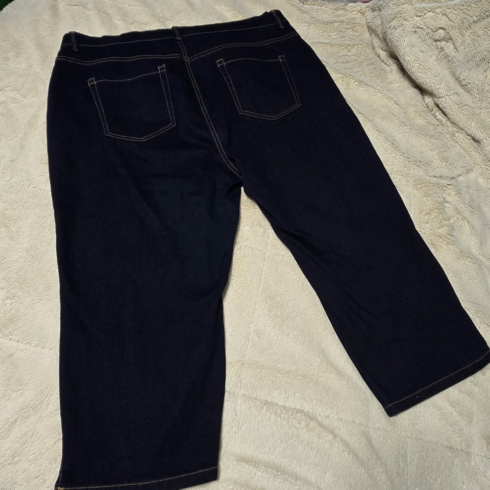 Gloria Vanderbilt Amanda Jeans All Around Slimming Effect Denim Capri, 18 W - Picture 3 of 14